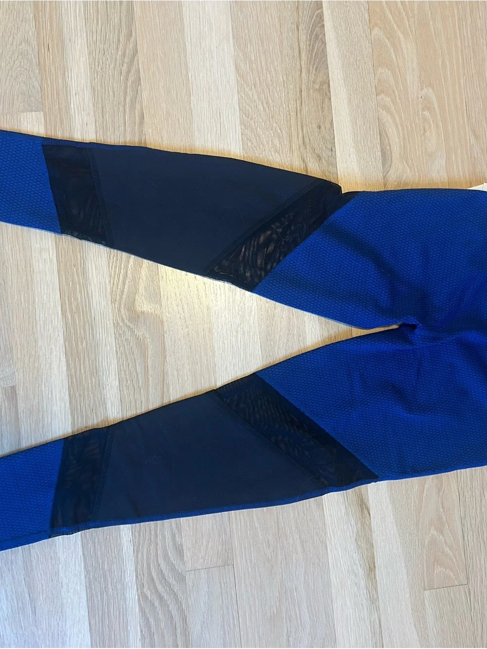 NWT Beyond Yoga Blue High-Waist Leggings with Black Mesh Panels